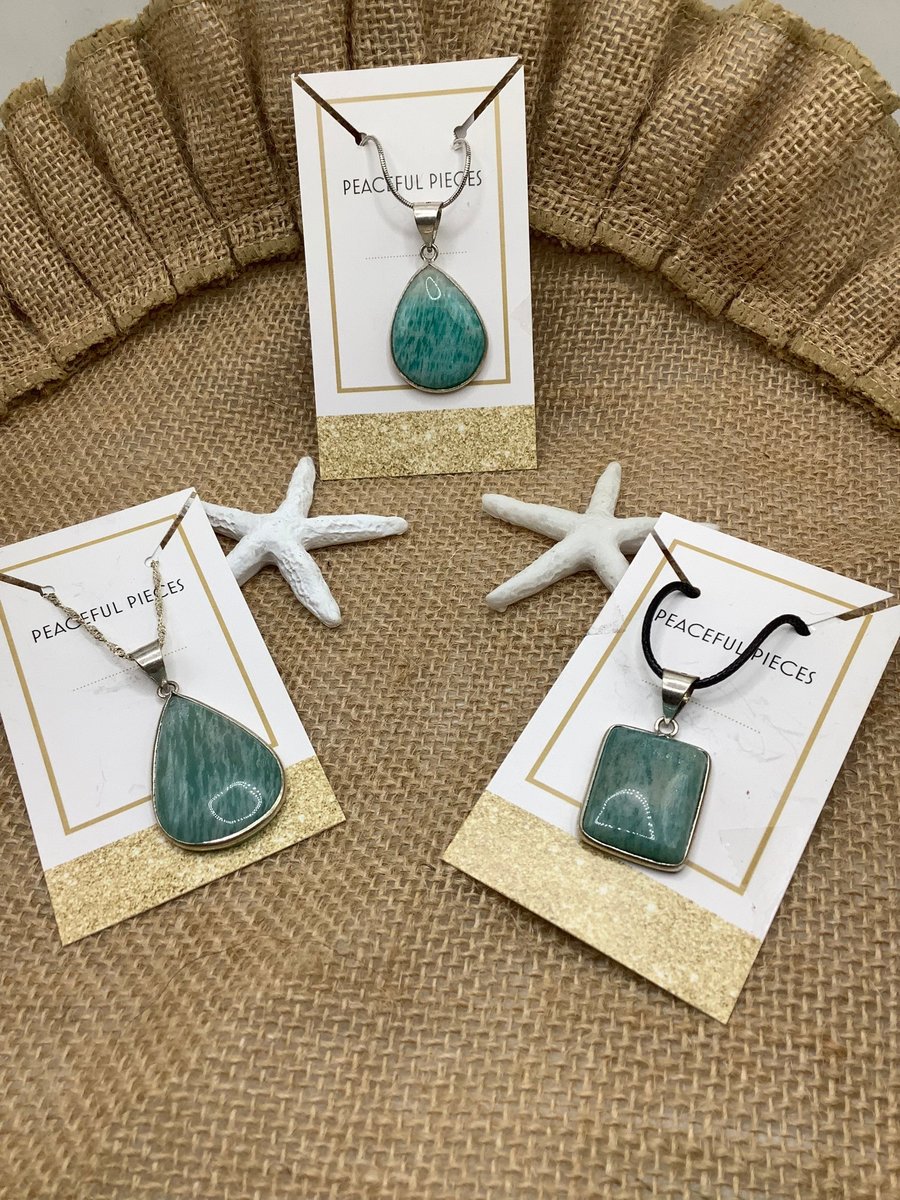 Healing Amazonite pendant known for its properties to help with health, protection,vitality,confidence, happiness, and calmness.